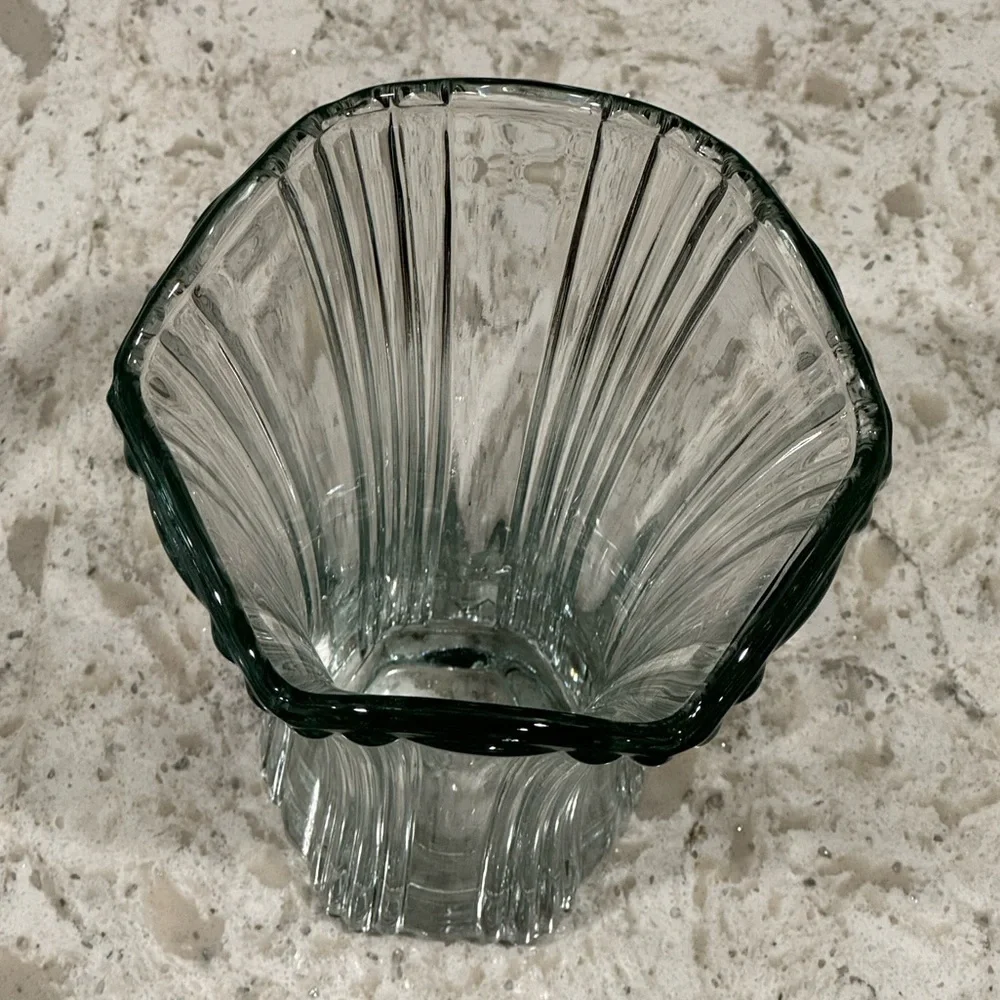 VINTAGE~ANCHOR HOCKING~CLEAR CUT CRYSTAL~RIBBED~VASE~BEAUTIFUL~MADE IN USA~G21?